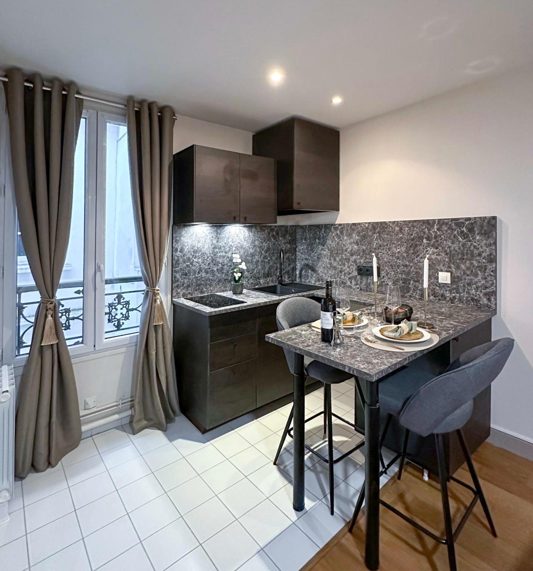 Peaceful In * Paris